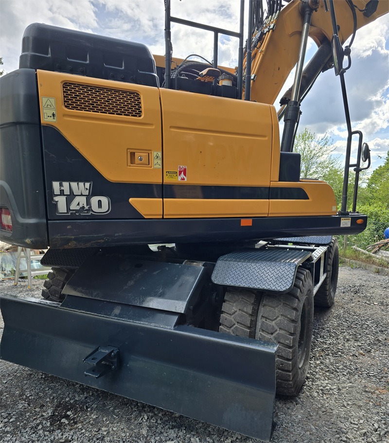 Hjulburen grävmaskin Hyundai HV 140 stulen söder om Norrtälje