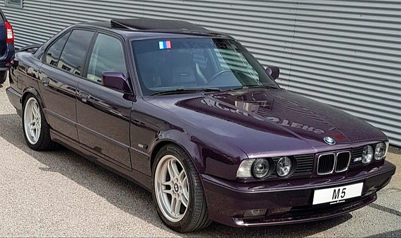 Daytonaviolett BMW M5 3,8 E34 stulen i Bro mellan Stockholm och Enköping