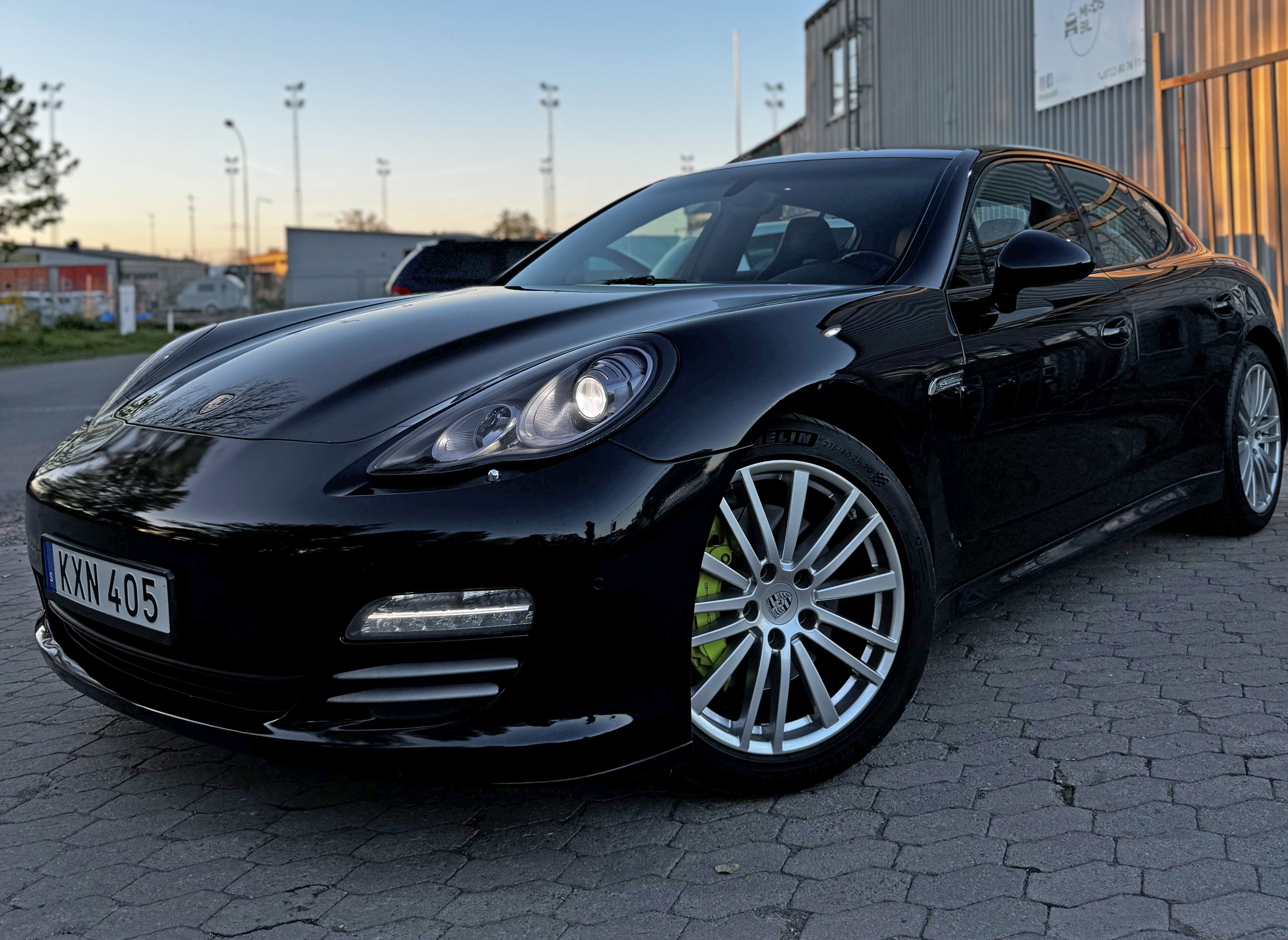 Svart Porsche Panamera 4 stulen i Kävlinge