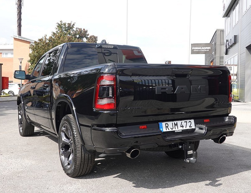 Svart RAM 1500 Limited Night Edition stulen i Viggbyholm, Täby norr om Stockholm