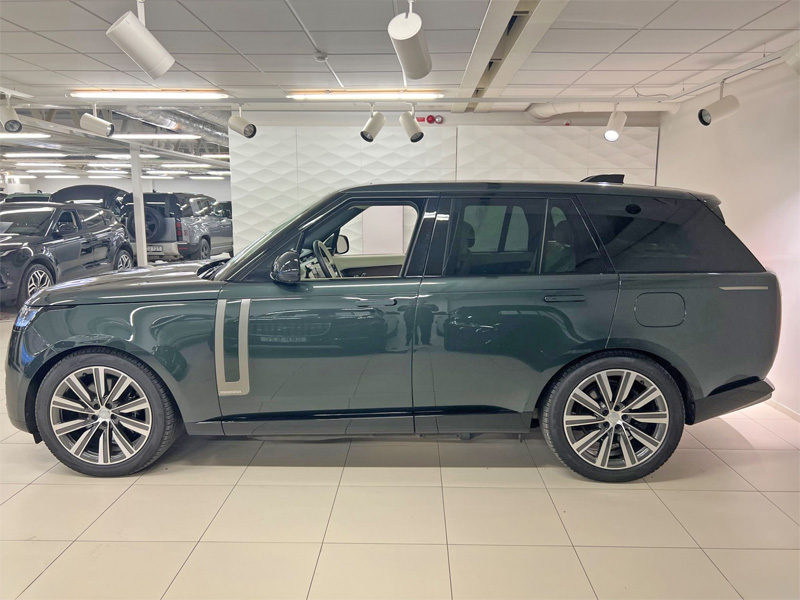 Grön metallic Land Rover Range Rover P550e Autobiography stulen i Hovås söder om Göteborg