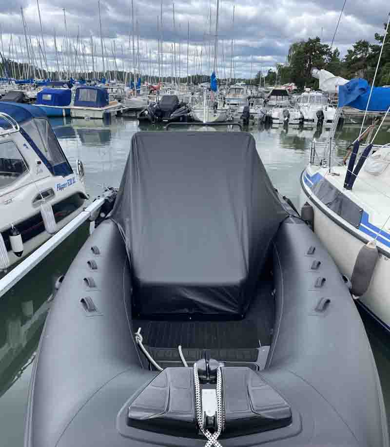 Brig 700 Navigator med 200hk Evinrude stulen på Bullandö Marina, Stockholm