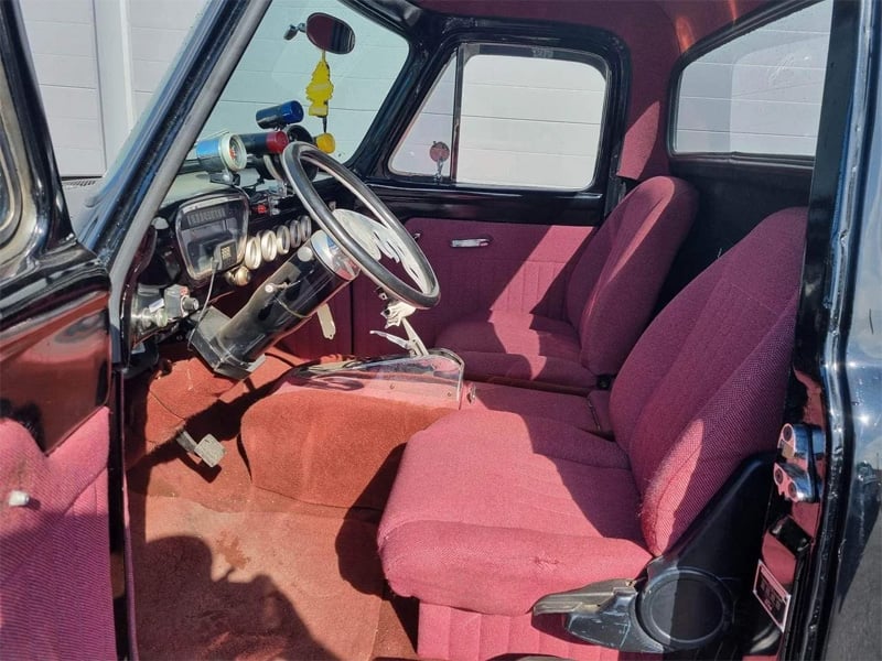 Ford F-100 från 1955 med handbyggd kompressormatad V8 efterlyst i konkursärende.