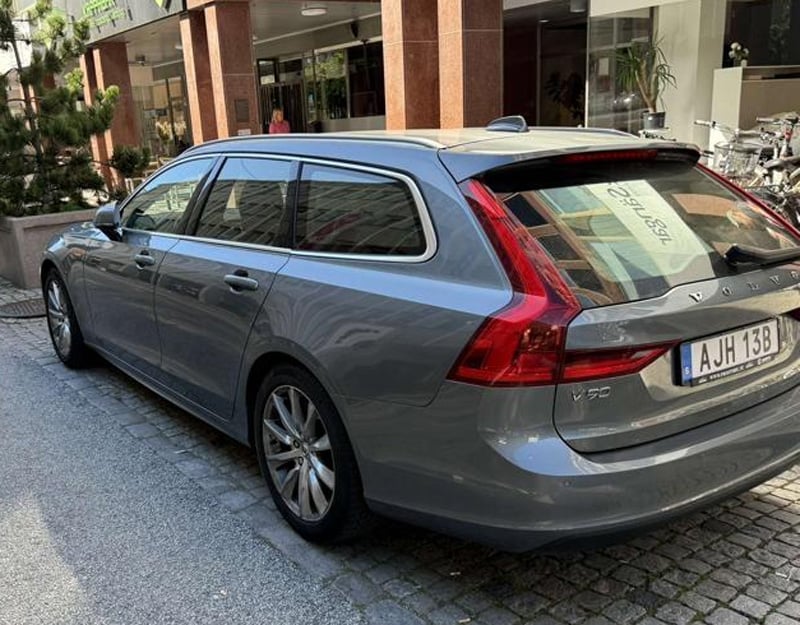 Grå metallic Volvo V90 D3 stulen i Sjöbo