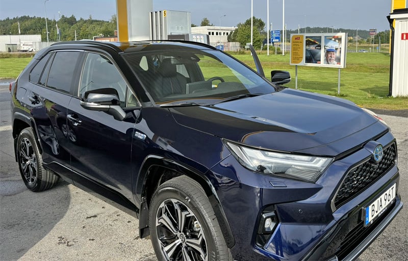 Svensk mörkblå metallic Toyota RAV4 Plug In Hybrid stulen i Calpe norr om Alicante, Spanien