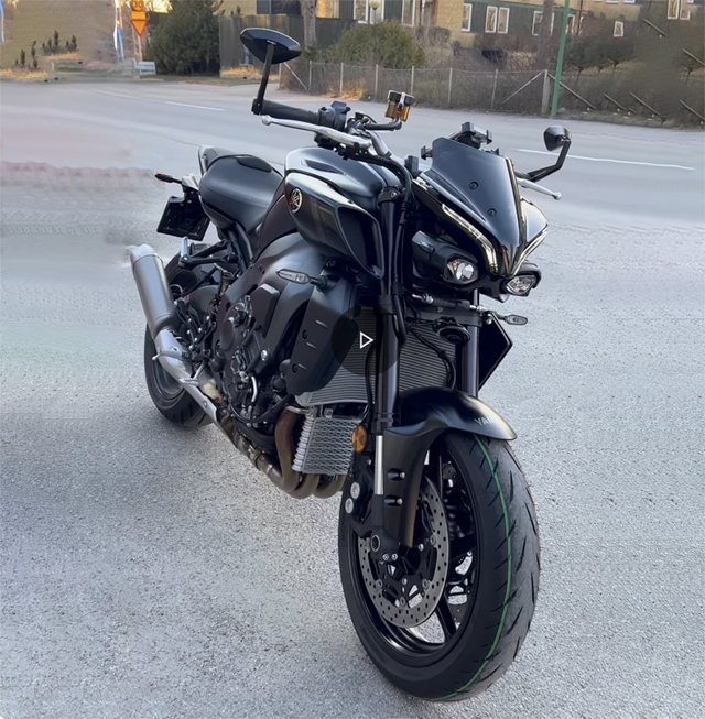 Svart Yamaha MT-10 stulen i Ljungby