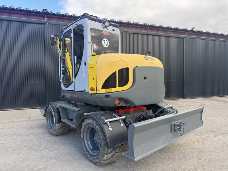 Hjulburen grävmaskin Wacker Neuson EW100 stulen i Ormkärr, Bandhagen.