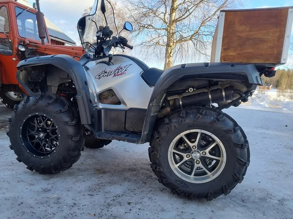 Silverfärgad Yamaha 700 Grizzly stulen i Kamlunge norr om Kalix