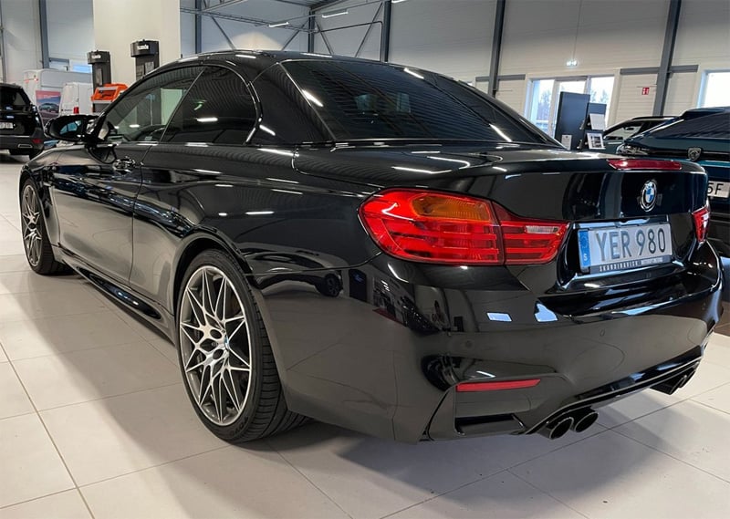 Svart BMW M4 Convertible stulen i Motala