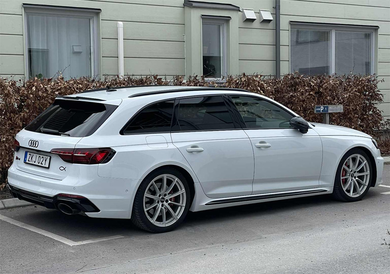 Vit Audi RS4 Avant 2.9 FSI V6 Quattro stulen i Trosa