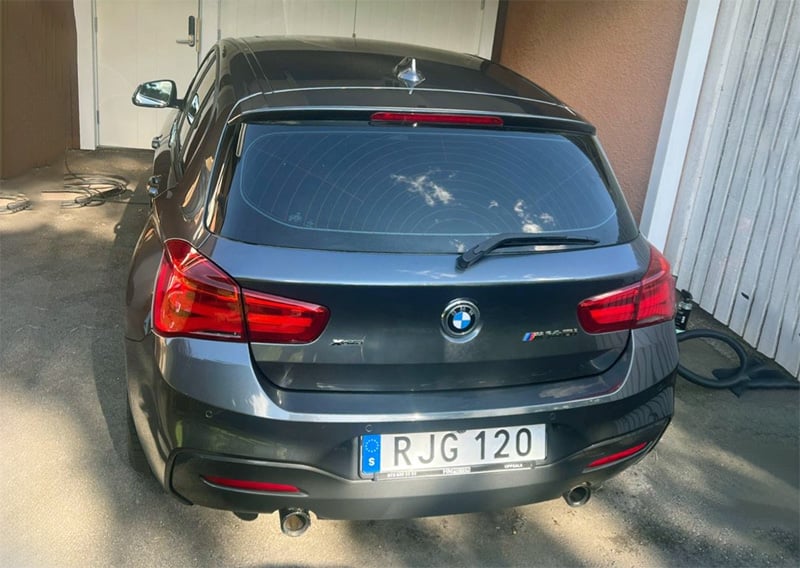 Grå metallic BMW M140i Xdrive stulen i Hägernäs,Täby norr om Stockholm