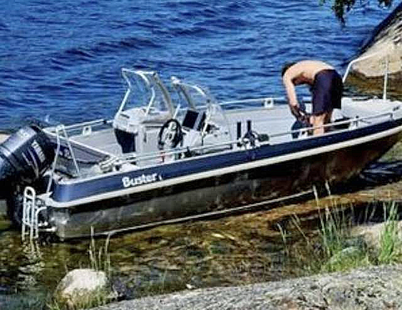 Buster L2 med 50 hk Yamaha stulen i Tyresö, Stockholm.