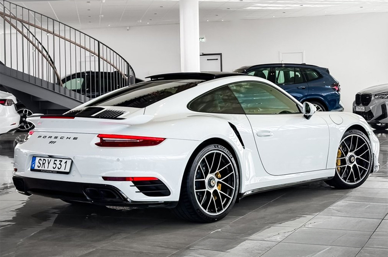Vit Porsche 911/991 Turbo S stulen på Hammarö, Karlstad