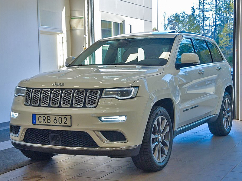 Vit Jeep Grand Cherokee stulen i Hässelby Norra Villastad, Stockholm