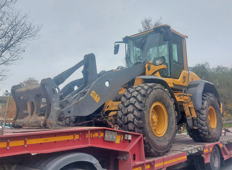 Gul hjullastare Volvo L60H stulen i Frescati, Stockholm