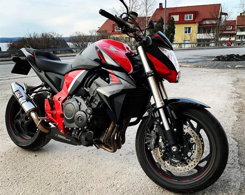 Röd Honda CB1000R stulen i Härnösand