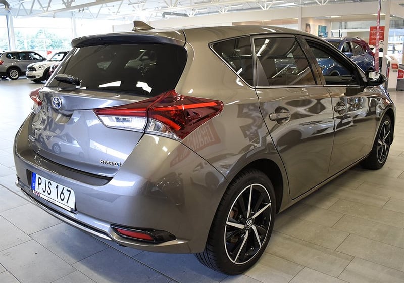 Grå metallic Toyota Auris Hybrid stulen i Huskvarna