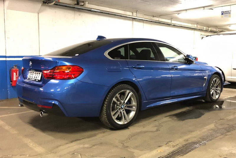Blå BMW 440I Xdrive stulen i Sundbyberg