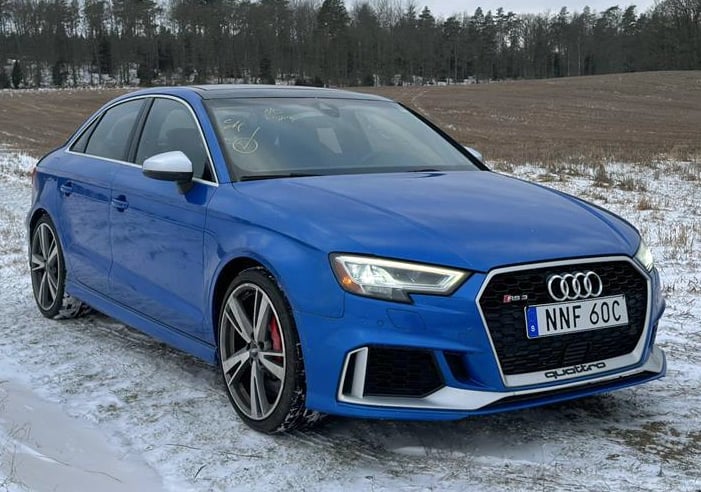 Blå metallic Audi RS3 Quattro Sedan stulen utanför Ballingslöv norr om Hässleholm