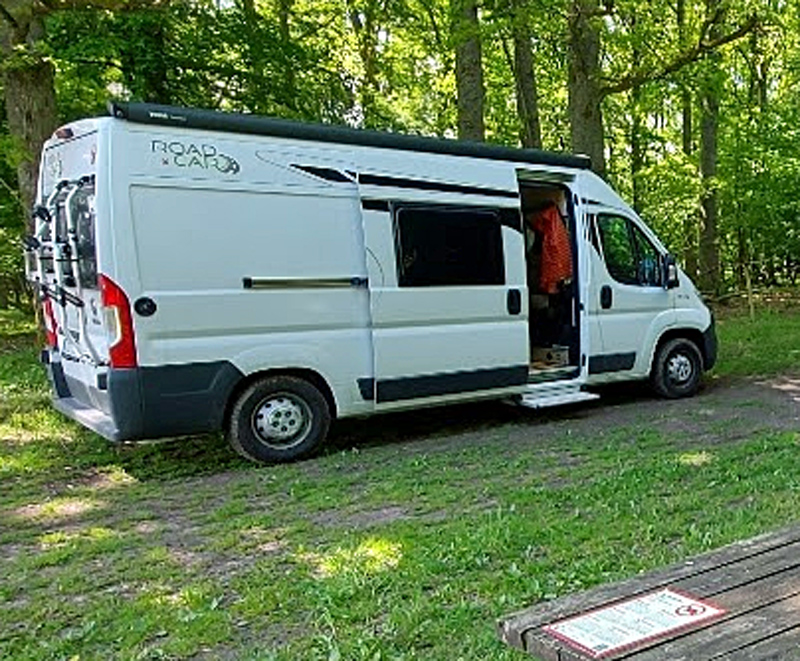 Vit husbil "Plåtis" Fiat Poesl Roadcar 600 stulen i Ystad