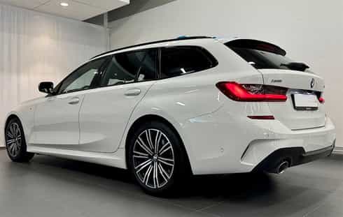 Vit BMW 320d xDrive Touring stulen i Bromsten, Spånga