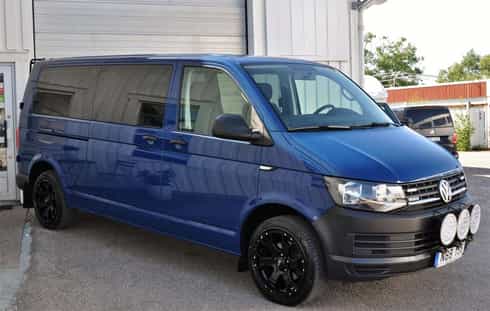 Blå Volkswagen Transporter stulen i parkeringsgarage 1, Älvsjömässan, Stockholm