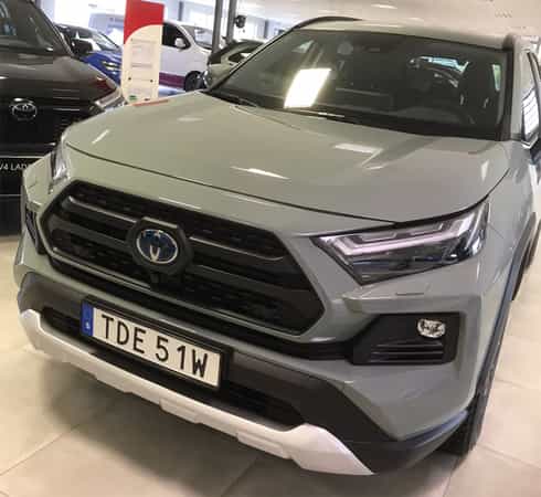 Grön "Urban Khaki" Toyota RAV4 Hybrid AWD Adventure stulen i Täby