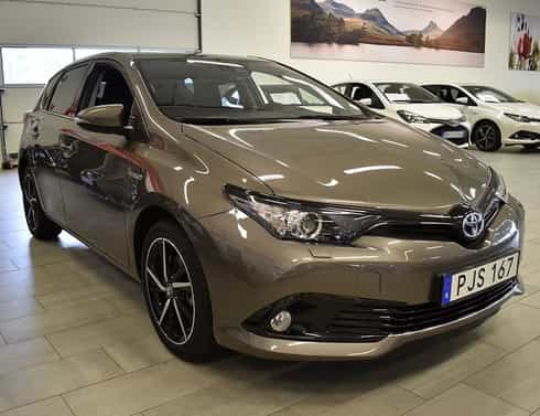 Grå metallic Toyota Auris Hybrid stulen i Huskvarna
