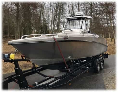 Aluminiumbåt Kaasboll 760 HT med 300 hk Mercury stulen på tysk trailer i Tanumshede, Göteborg. Vid stölden stals även en Traktor MF 390.