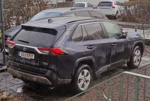 Mörkblå Toyota RAV4 Hybrid AWD-i 2,5 Executive stulen i Ensta, Täby norr om Stockholm