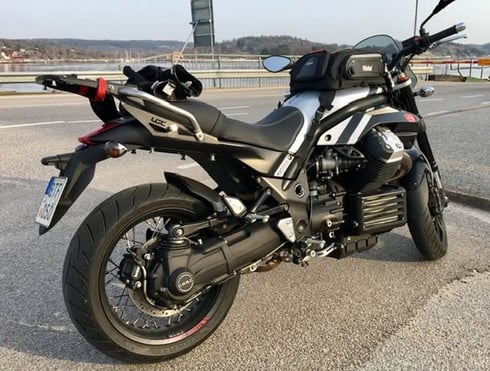 Moto Guzzi Griso 1200 SE stulen i Wallhamn, Tjörn